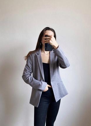 Серый однобортный пиджак на одной пуговице h&amp;m4 фото