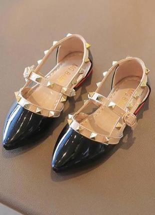 Черные лакированные туфли с металлической фурнитурой 26-35 р