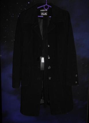 Чорне кашемірове пальто
