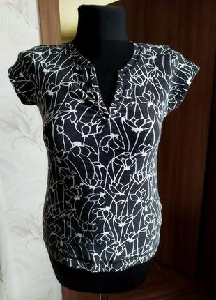 Футболка чорна в біл.квіти 44-46