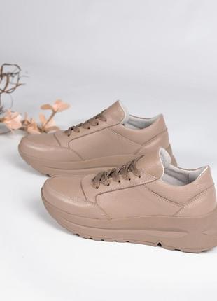 Кожаные женские кроссовки цвет лате