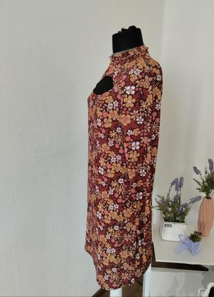 Стильна сукня по фігурі ,квітковий принт спереді виріз2 фото