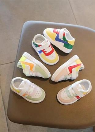 Стильні кросівки на малюків