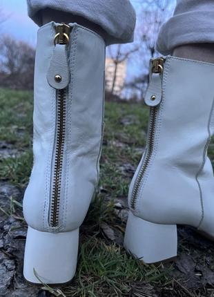 Белые полусапожки кожаные на каблуке итальянские ботинки iris&ink4 фото
