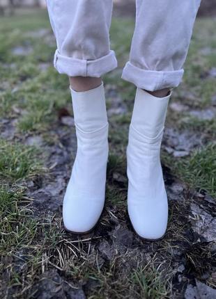 Белые полусапожки кожаные на каблуке итальянские ботинки iris&ink3 фото