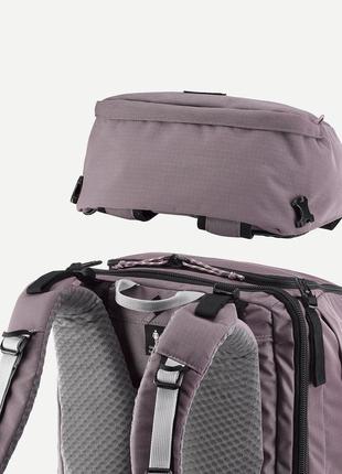 Женский туристический рюкзак для трекинга forclaz travel (60л + 6л) 70x35x30 см с дождевиком фиолетовый3 фото
