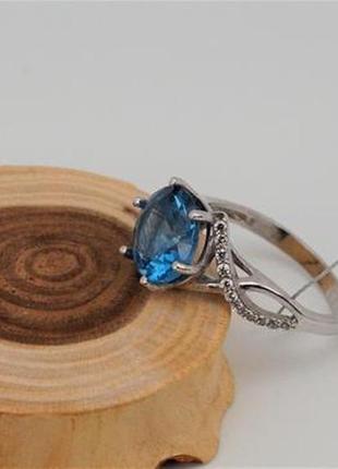 Кольцо серебряное с голубым кварцем london blue и циркониями 925 пробы арт. 03563