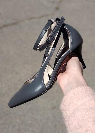 Туфлі човники шкіряні на каблуці шпилька 6см