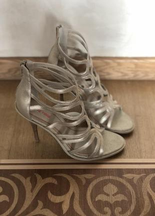 Босоніжки luxury rebel