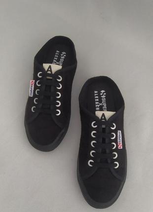 Кеди-шльопанці