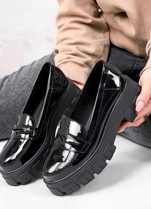 На платформі