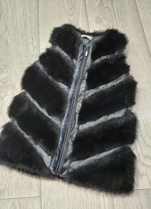 Меховая жилетка на девочку suzie черная 5-6 лет