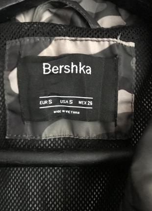 Куртка bershka кеды guess4 фото