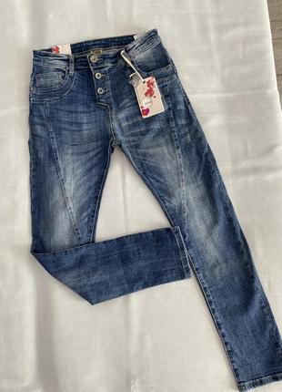 Джинсы новые