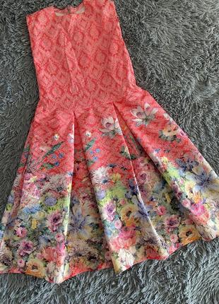 Розовое платье с цветами