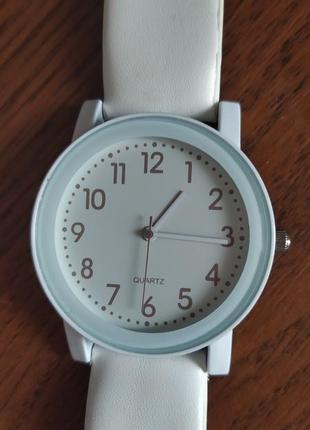 Оригінальний кварцевий годинник2 фото