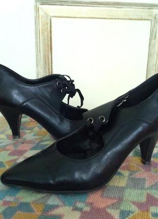 Туфлі на підборах чорні 38р на шнурку ботильйони