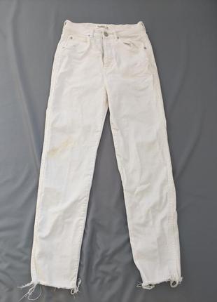 Белые джинсы в подарок