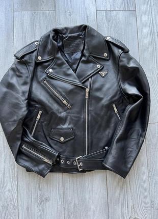 Кожаная куртка косуха в стиле prada