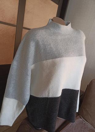 Шикарний светр l,xl1 фото