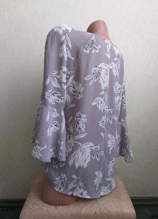 Блуза рукава клеш. топ. туника с удлиненной спинкой.  в цветочек. капучино, белый, серый, сиреневый.5 фото