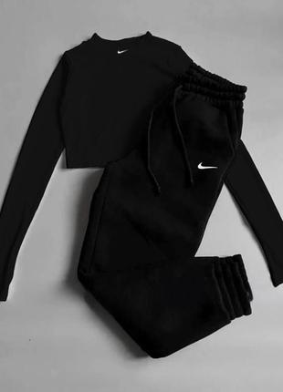 Костюм спортивный женский черный однотонный укороченный кроп топ на длинный рукав брюки джоггеры на высокой посадке качественный стильный