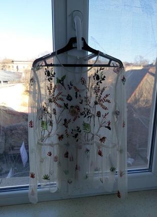 Стильная, нарядная, прозрачная блуза с вышивкой.3 фото