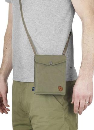 Женский кошелек нагрудный fjallraven pocket бежевый4 фото