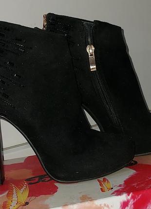Ботинки женские на каблуке