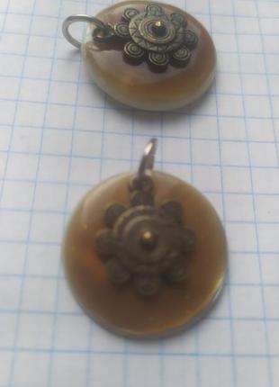 Две подвески перламутр. нат 4