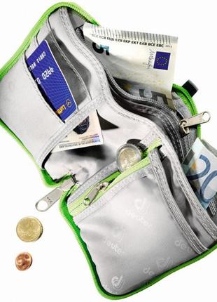 Надежный спортивный кошелек  zip wallet deuter зеленый, синий, черный4 фото