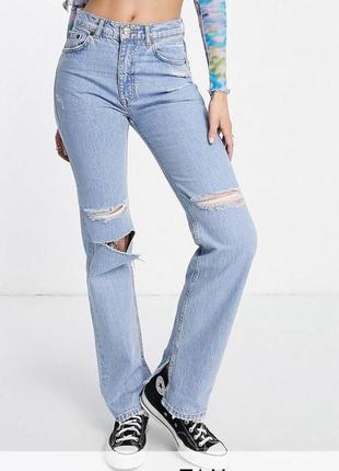 Прямые ровные джинсы с разрезами