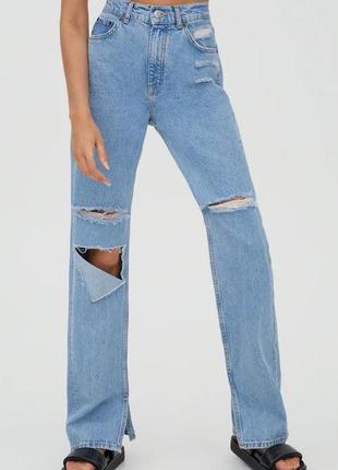 Прямые ровные джинсы с разрезами