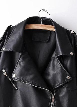 Женская черная кожаная куртка косуха7 фото