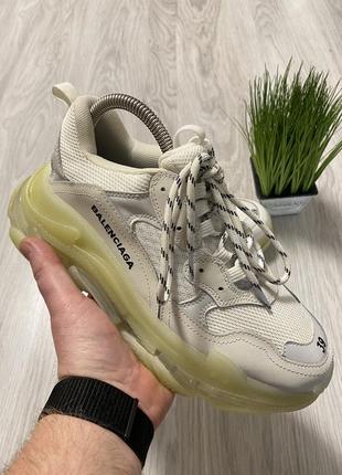 Жіночі кросівки balenciaga triple s1 фото