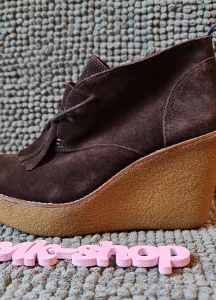 Женские коричневые демисезонные замшевые ботинки tommy hilfiger  41р. оригинал fw568160787 фото