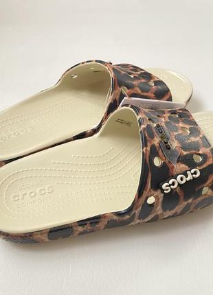 Шлепки classic crocs animal remix slide bone/leopard w121 фото