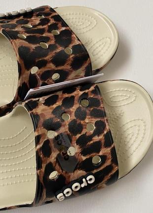 Шлепки classic crocs animal remix slide bone/leopard w122 фото