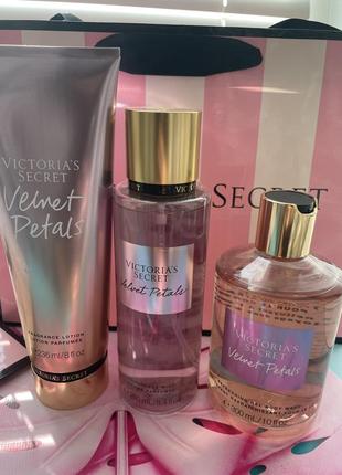 Набор виктория секрет,спрей лосьон и гель для душа victoria’s secret velvet petals