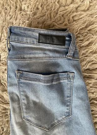 Фирменные голубые джинсы скинни по щиколотку с потертостями kenneth cole2 фото
