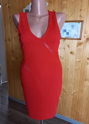 Неперевершене червоне міні-платтячко по фігурі3 фото