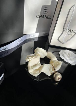 Брендова гумка для волосся шанель chanel, біла