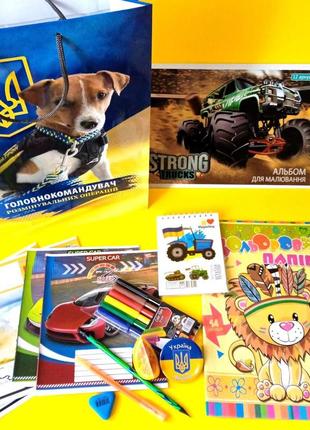 Подарунок випускнику дитячого садка для хлопчика стандарт + диплом випускника дитячого садка