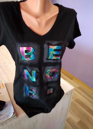 Супер футболка брендовая модель без дефектов крутая.