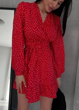 Платье на запах красная с принтом в горошек короткая на длинный рукав с поясом с вырезом в зоне декольте качественная стильная2 фото