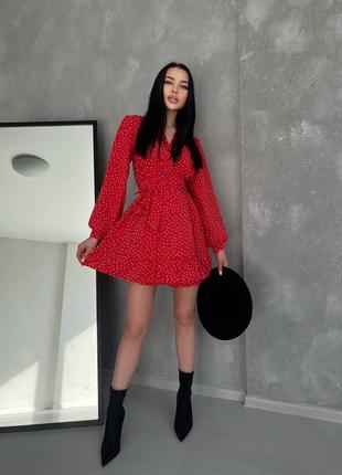 Платье на запах красная с принтом в горошек короткая на длинный рукав с поясом с вырезом в зоне декольте качественная стильная5 фото