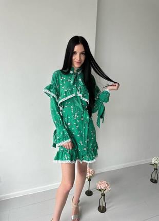 Платье зеленая с квиковым принтом короткая на длинный рукав с поясом с кружевом качественная стильная трендовая3 фото