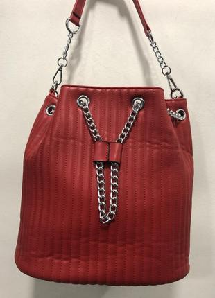 Красная сумка