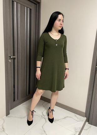 Трикотажна сукня кольору хакі3 фото