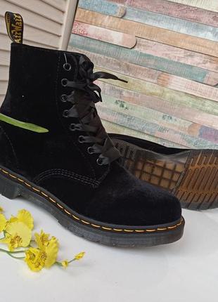 Нові демісезонні велюрові черевики dr. martens